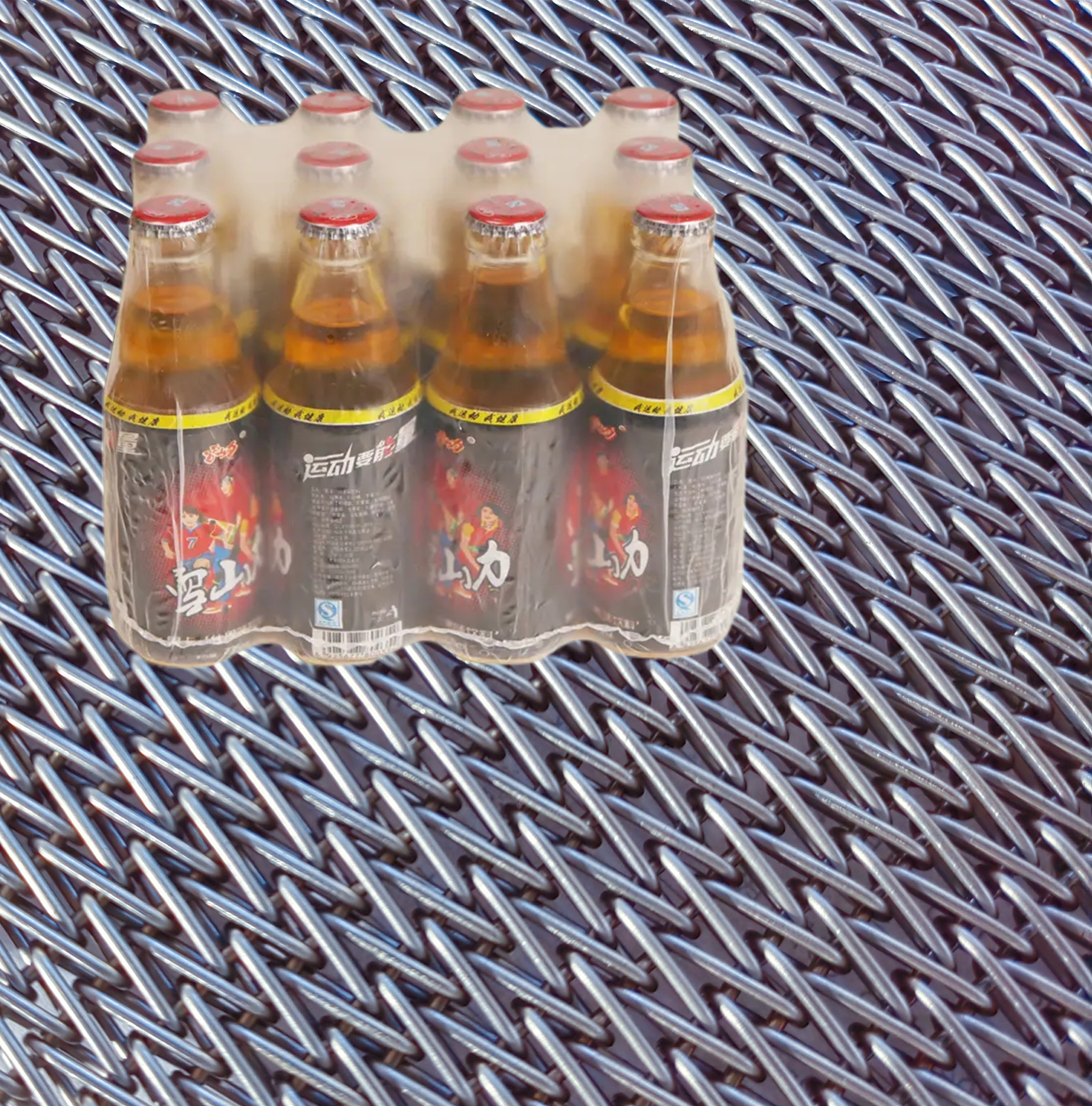 飲料輸送--選擇哪款不銹鋼網(wǎng)帶？
